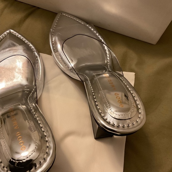 Good American Cinderella clear wedge sandal
Size 6 - Picture 7 of 8